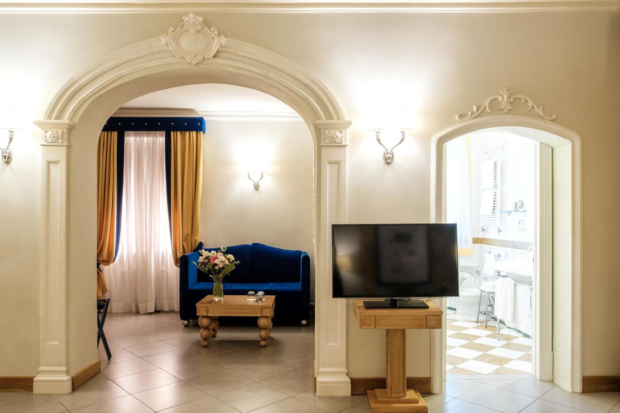 빌라 톨로메이 호텔&리조트 피렌체 외부 사진 A suite at the hotel