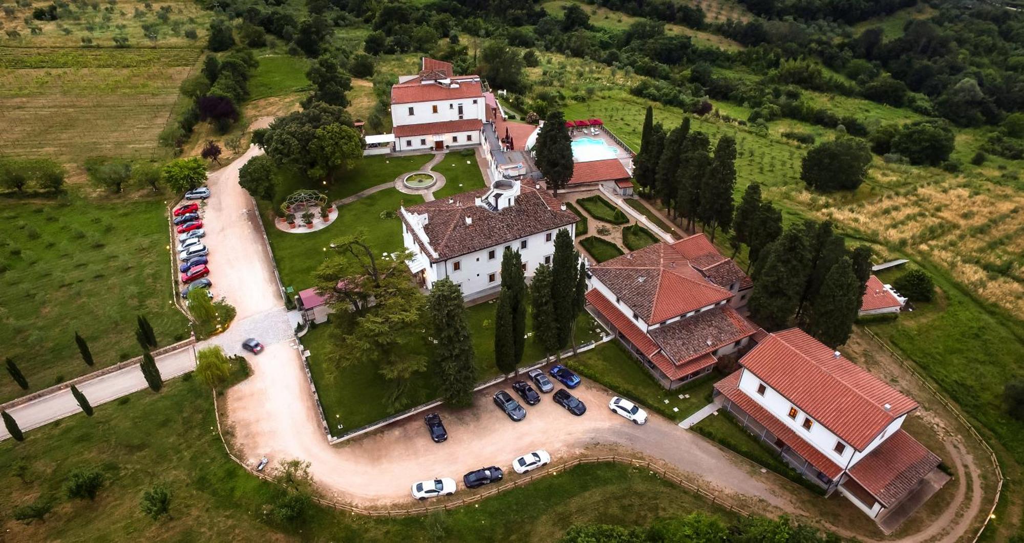 빌라 톨로메이 호텔&리조트 피렌체 외부 사진 Aerial view of the monastery